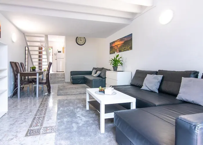 Casa De Palmeras Адехе